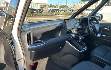 Toyota Noah III, 2021 год, 1 980 001 рублей, 21 фотография