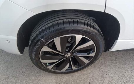 Skoda Karoq I, 2022 год, 1 690 001 рублей, 24 фотография