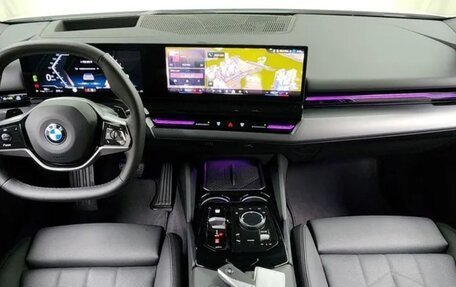 BMW 5 серия, 2024 год, 5 100 000 рублей, 8 фотография
