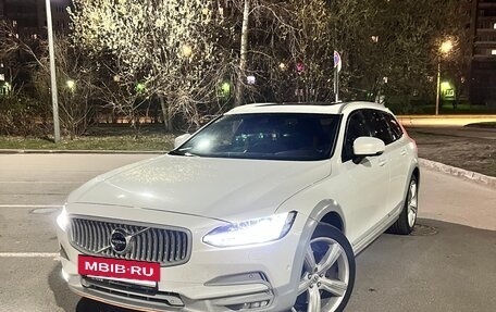 Volvo V90 Cross Country I рестайлинг, 2019 год, 3 650 000 рублей, 7 фотография