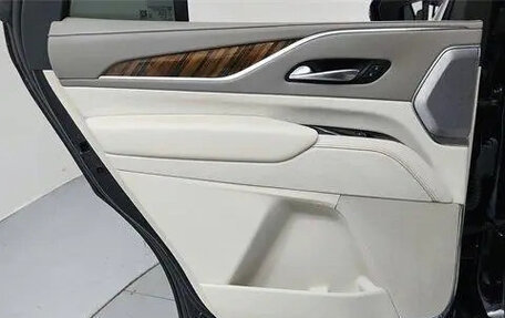 Cadillac Escalade V, 2022 год, 13 800 000 рублей, 17 фотография