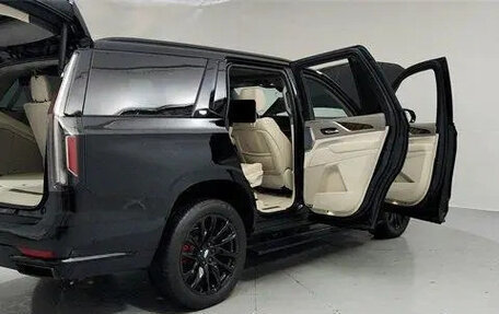 Cadillac Escalade V, 2022 год, 13 800 000 рублей, 14 фотография