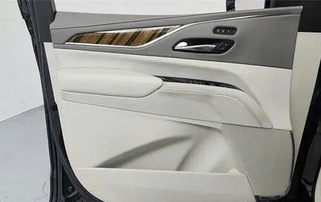 Cadillac Escalade V, 2022 год, 13 800 000 рублей, 18 фотография