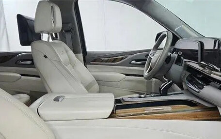 Cadillac Escalade V, 2022 год, 13 800 000 рублей, 19 фотография