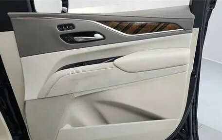 Cadillac Escalade V, 2022 год, 13 800 000 рублей, 23 фотография