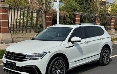 Volkswagen Tiguan II, 2022 год, 2 800 000 рублей, 1 фотография