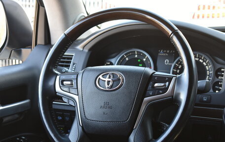 Toyota Land Cruiser 200, 2017 год, 5 850 000 рублей, 17 фотография