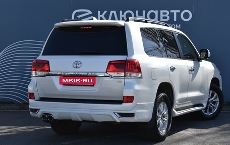 Toyota Land Cruiser 200, 2017 год, 5 850 000 рублей, 2 фотография