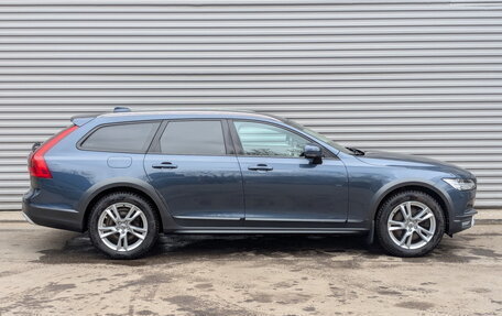 Volvo V90 Cross Country I рестайлинг, 2017 год, 2 900 000 рублей, 4 фотография
