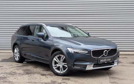 Volvo V90 Cross Country I рестайлинг, 2017 год, 2 900 000 рублей, 3 фотография