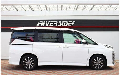 Toyota Voxy, 2022 год, 2 640 033 рублей, 8 фотография