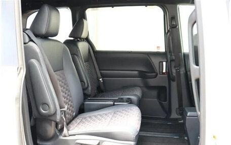Toyota Voxy, 2022 год, 2 640 033 рублей, 15 фотография