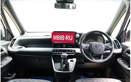 Toyota Voxy, 2022 год, 2 640 033 рублей, 18 фотография