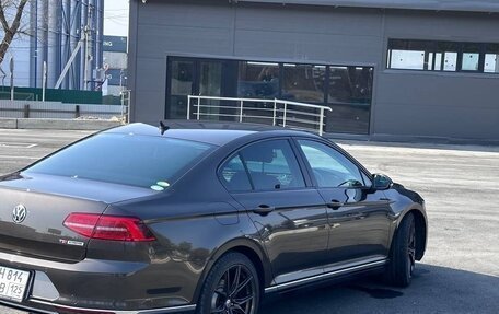 Volkswagen Passat B8 рестайлинг, 2015 год, 1 600 000 рублей, 17 фотография