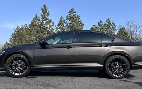 Volkswagen Passat B8 рестайлинг, 2015 год, 1 600 000 рублей, 21 фотография