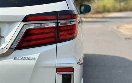 Honda Elysion, 2021 год, 3 000 000 рублей, 28 фотография