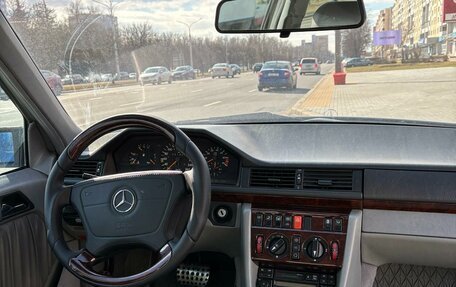Mercedes-Benz E-Класс, 1993 год, 8 фотография
