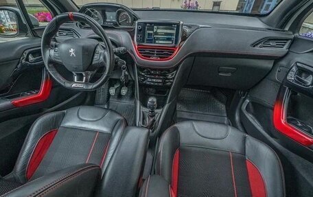 Peugeot 208 GTi I рестайлинг, 2014 год, 999 000 рублей, 6 фотография