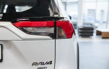 Toyota RAV4, 2024 год, 4 600 000 рублей, 6 фотография