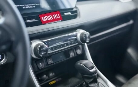 Toyota RAV4, 2024 год, 4 600 000 рублей, 8 фотография