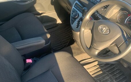 Toyota ISis I, 2011 год, 1 200 000 рублей, 5 фотография