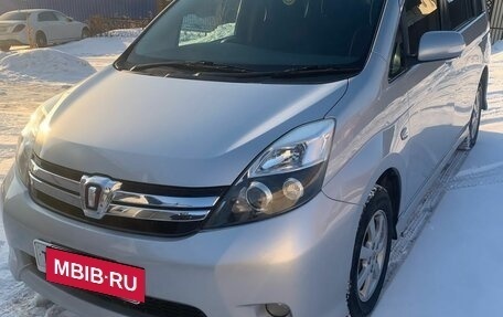 Toyota ISis I, 2011 год, 1 200 000 рублей, 2 фотография