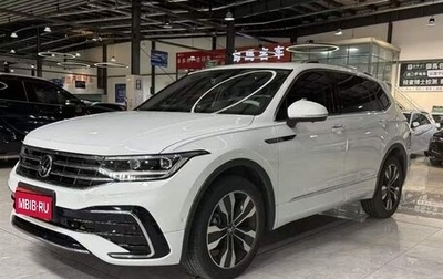 Volkswagen Tiguan II, 2023 год, 3 780 000 рублей, 1 фотография