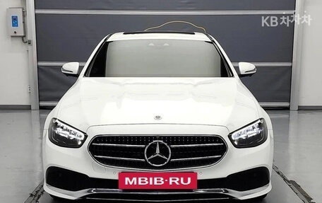 Mercedes-Benz E-Класс, 2022 год, 4 600 011 рублей, 2 фотография
