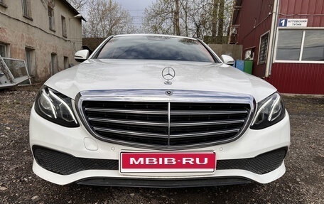 Mercedes-Benz E-Класс, 2016 год, 2 750 000 рублей, 3 фотография