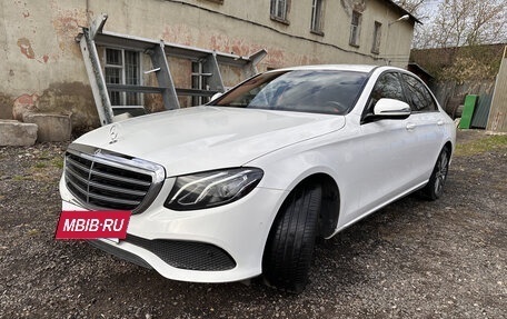 Mercedes-Benz E-Класс, 2016 год, 2 750 000 рублей, 10 фотография