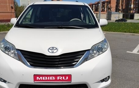 Toyota Sienna III, 2010 год, 2 200 000 рублей, 1 фотография