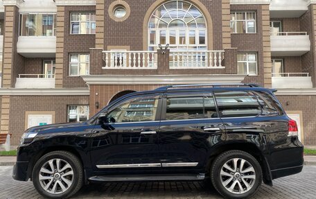 Toyota Land Cruiser 200, 2017 год, 7 600 000 рублей, 2 фотография