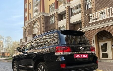 Toyota Land Cruiser 200, 2017 год, 7 600 000 рублей, 3 фотография