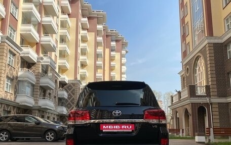 Toyota Land Cruiser 200, 2017 год, 7 600 000 рублей, 4 фотография