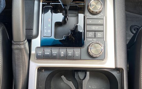 Toyota Land Cruiser 200, 2017 год, 7 600 000 рублей, 18 фотография