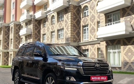 Toyota Land Cruiser 200, 2017 год, 7 600 000 рублей, 7 фотография