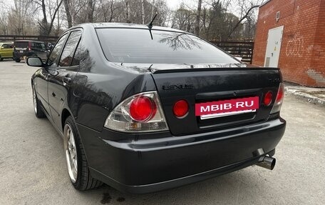 Lexus IS II рестайлинг 2, 1999 год, 930 000 рублей, 3 фотография
