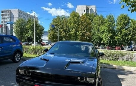Dodge Challenger III рестайлинг 2, 2018 год, 3 400 000 рублей, 6 фотография