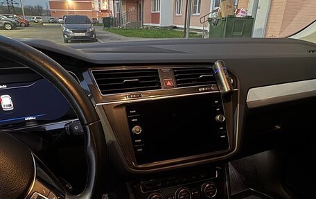 Volkswagen Tiguan II, 2018 год, 3 950 000 рублей, 5 фотография