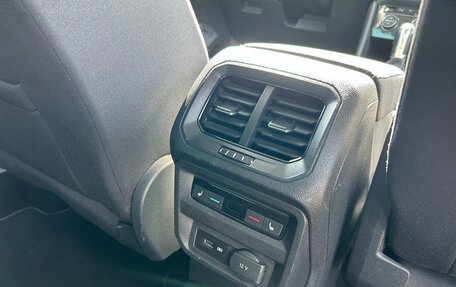 Volkswagen Tiguan II, 2018 год, 2 150 000 рублей, 14 фотография
