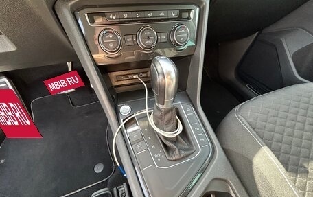 Volkswagen Tiguan II, 2018 год, 2 150 000 рублей, 17 фотография