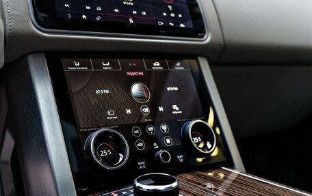 Land Rover Range Rover IV рестайлинг, 2018 год, 9 900 000 рублей, 16 фотография