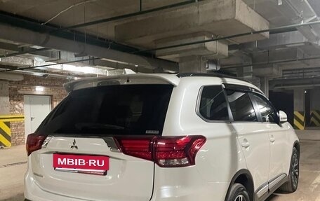 Mitsubishi Outlander III рестайлинг 3, 2021 год, 3 250 000 рублей, 3 фотография
