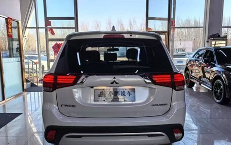 Mitsubishi Outlander III рестайлинг 3, 2020 год, 1 940 000 рублей, 5 фотография