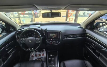Mitsubishi Outlander III рестайлинг 3, 2020 год, 1 940 000 рублей, 6 фотография