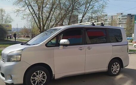Toyota Voxy II, 2007 год, 950 000 рублей, 3 фотография