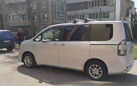Toyota Voxy II, 2007 год, 950 000 рублей, 4 фотография