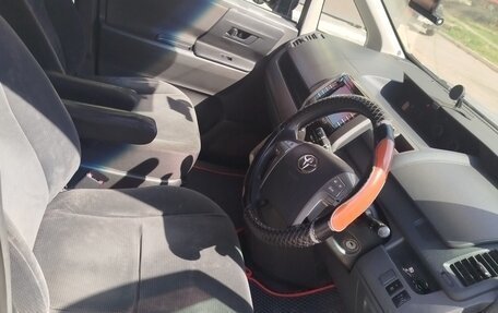 Toyota Voxy II, 2007 год, 950 000 рублей, 8 фотография