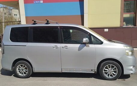 Toyota Voxy II, 2007 год, 950 000 рублей, 6 фотография