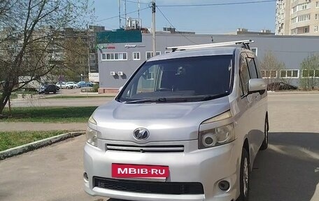 Toyota Voxy II, 2007 год, 950 000 рублей, 2 фотография